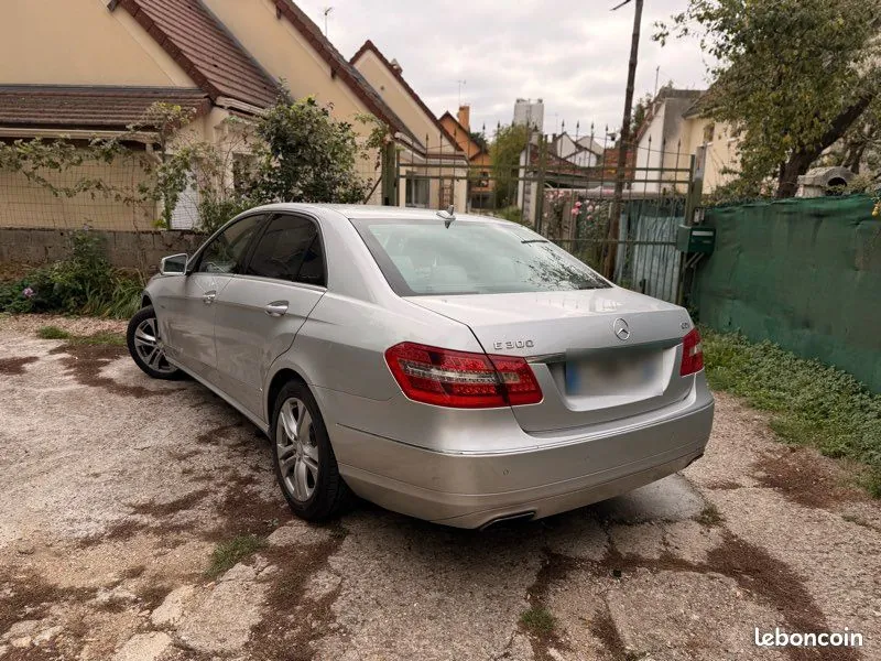 Mercedes-Benz E-Class 2012 photo 2
