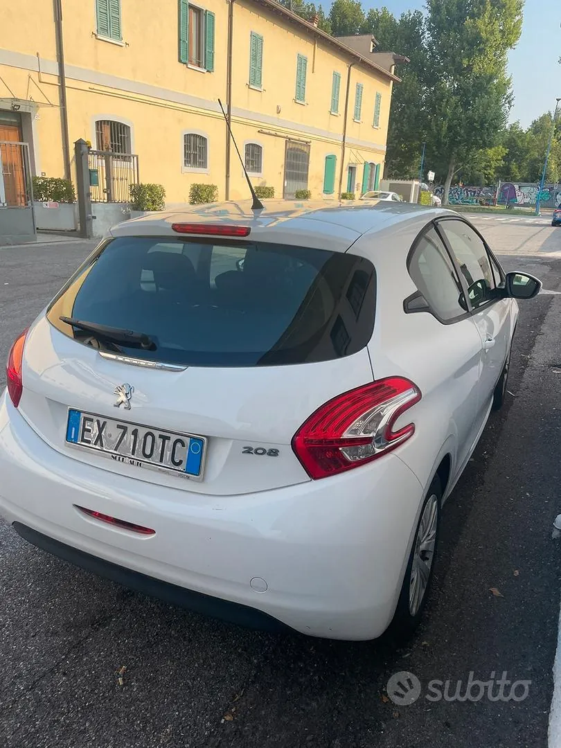 Peugeot 208 2014 photo 3