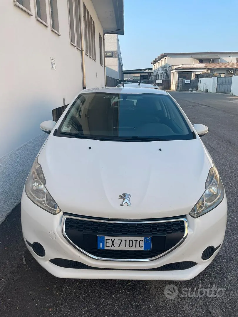 Peugeot 208 2014 photo 4