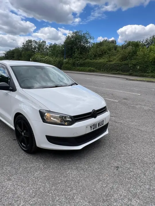 Volkswagen Polo 2011 photo 2
