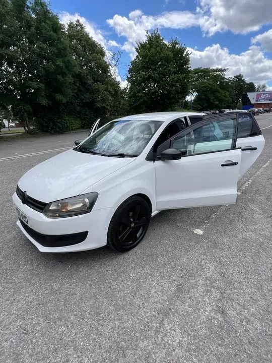 Volkswagen Polo 2011 photo 4
