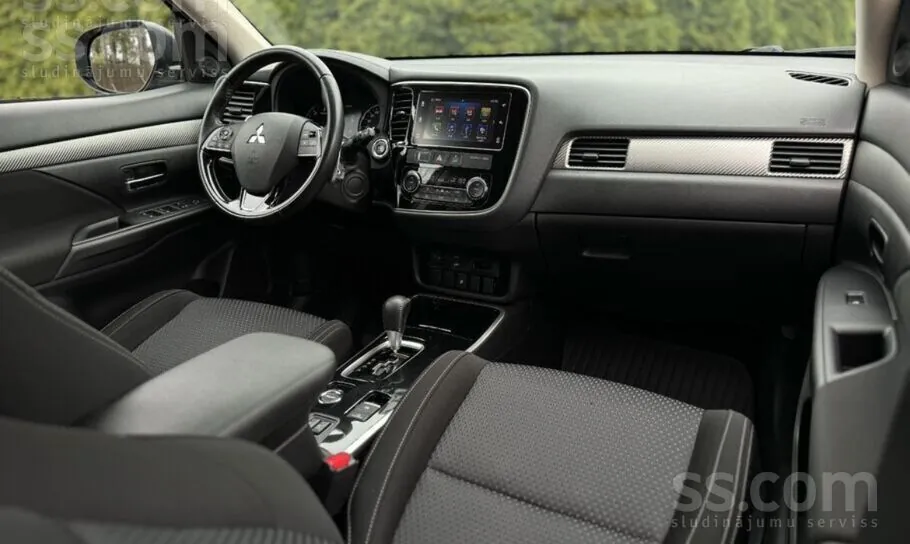 Mitsubishi Outlander 2017 photo 3