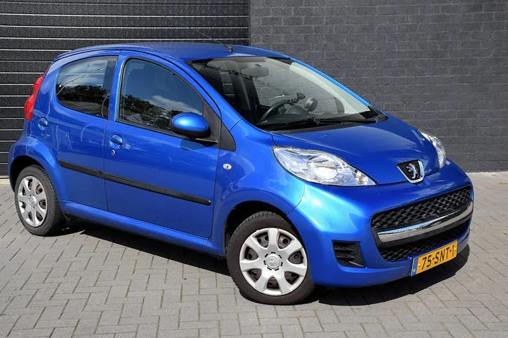 Peugeot 107 2011 photo 2