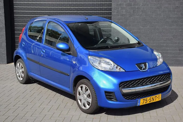 Peugeot 107 2011 photo 3
