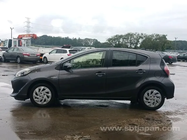Toyota Aqua S 2017 photo 4
