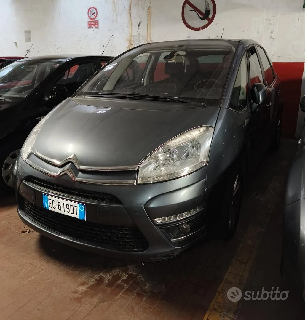 Citroen C4 Picasso 2011 photo 2