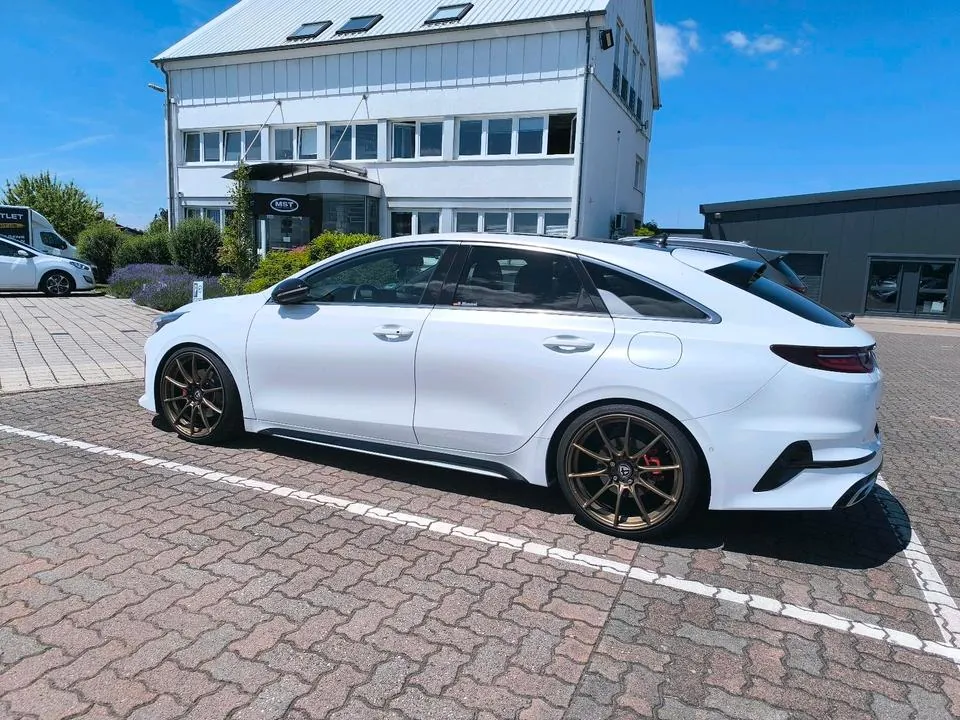 Kia Proceed