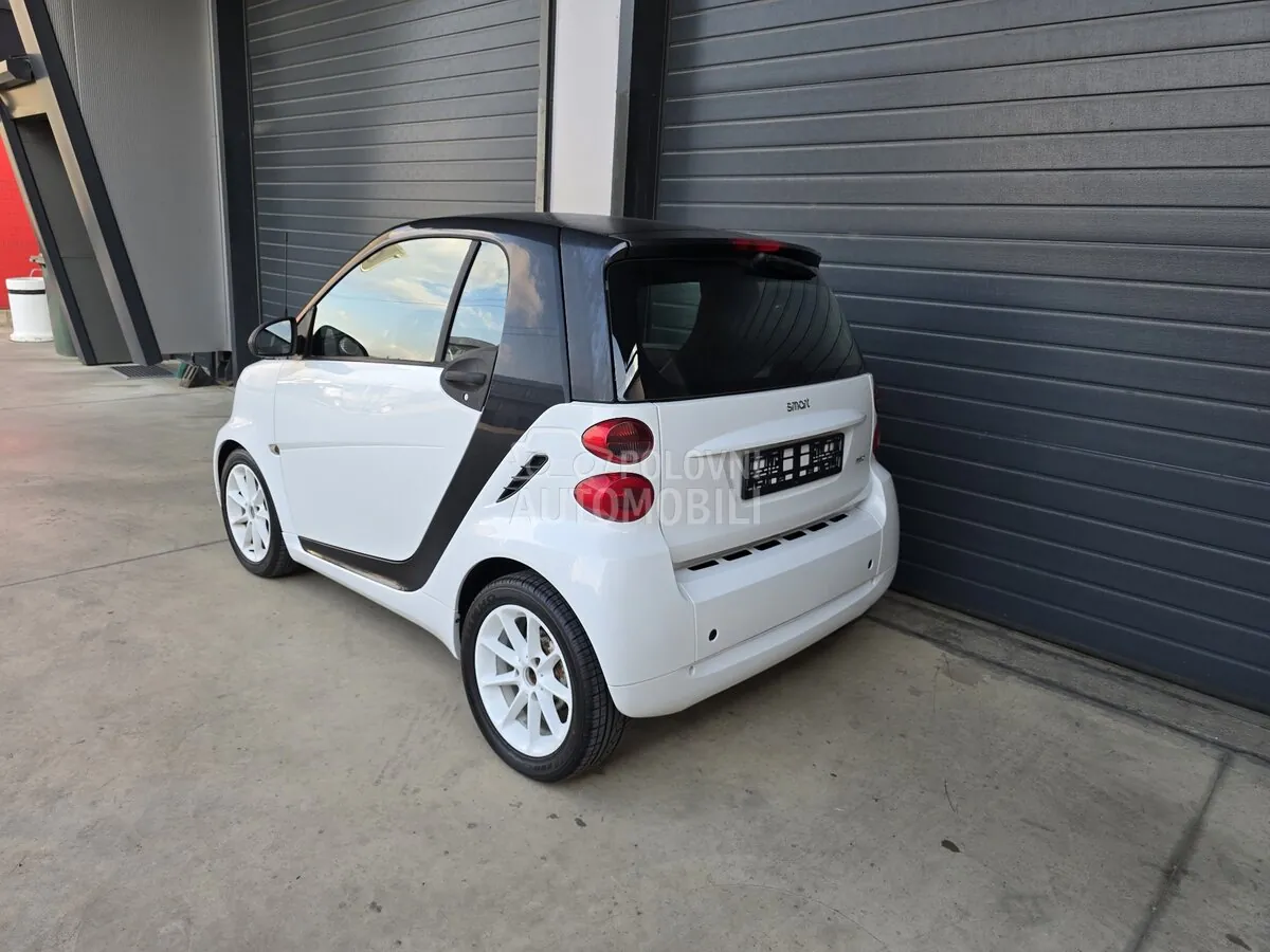 Smart Fortwo 2011 photo 3