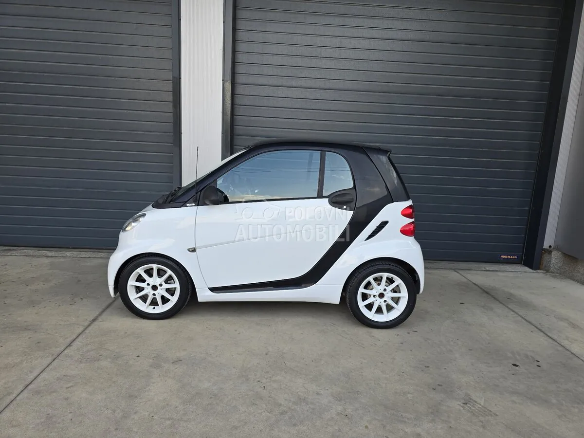 Smart Fortwo 2011 photo 2