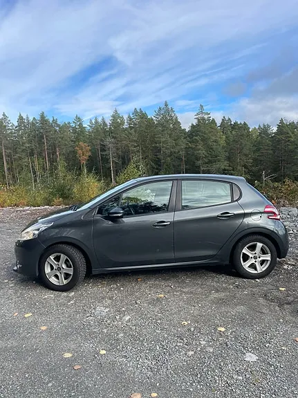 Peugeot 208 2012 photo 4