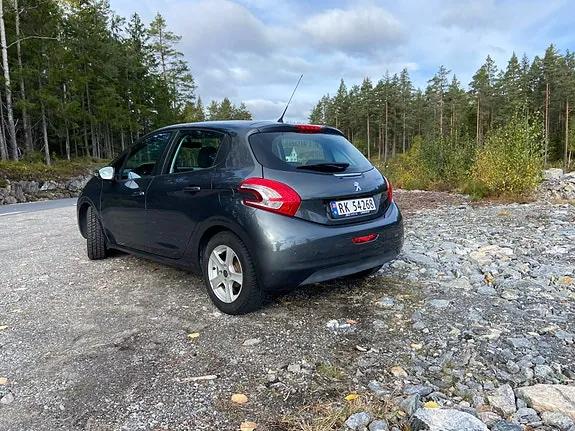 Peugeot 208 2012 photo 5