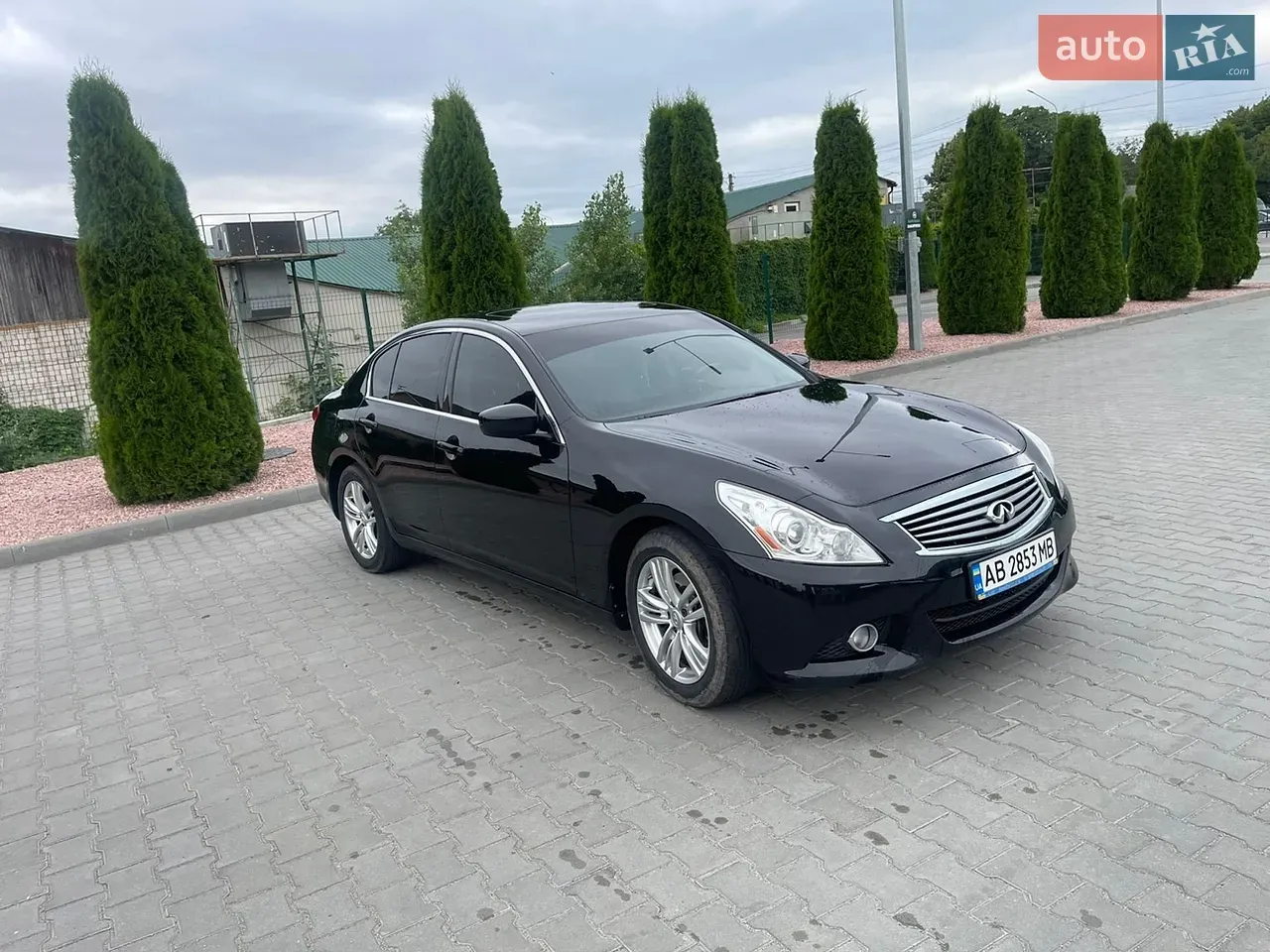 Infiniti G25 2012 photo 2