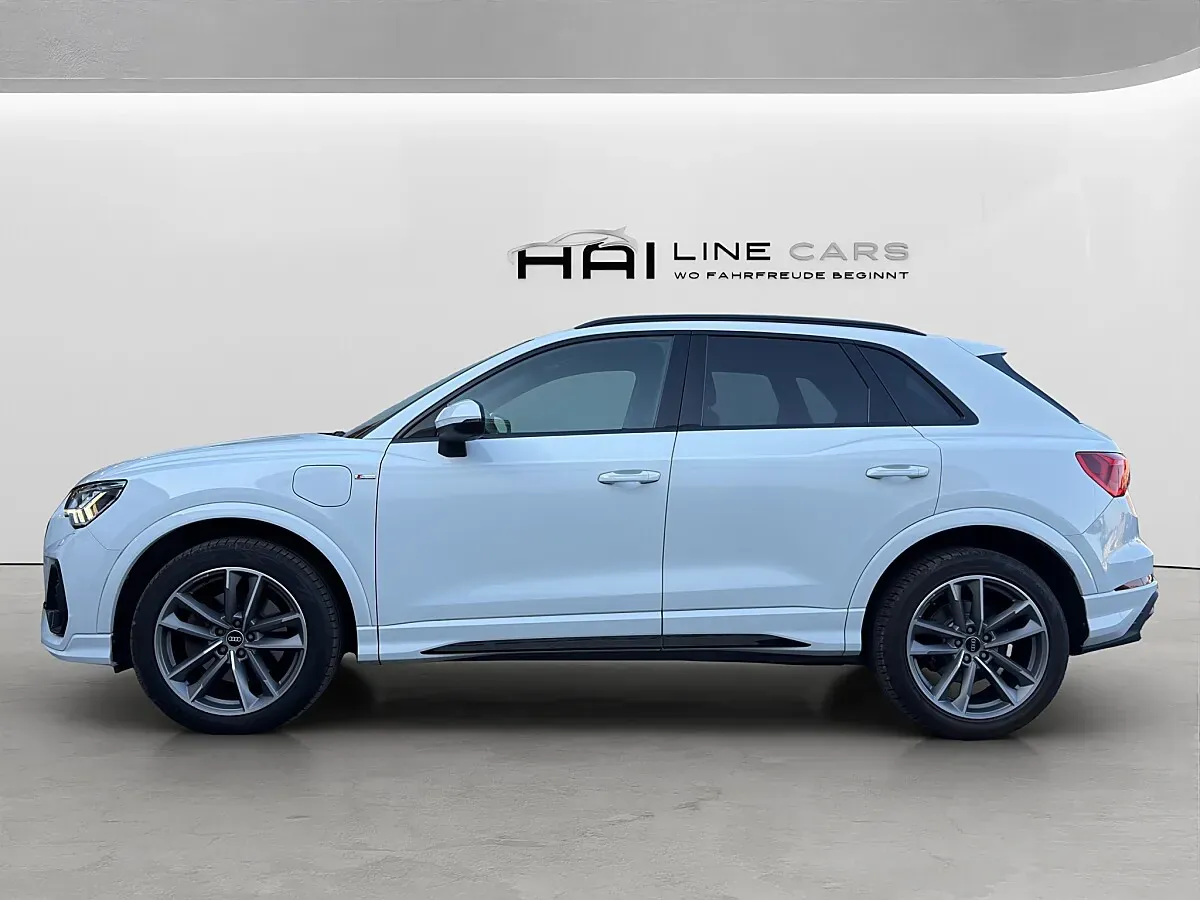 Audi Q3 2021 photo 2