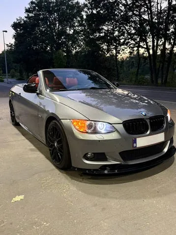 BMW E93 2010 photo 2
