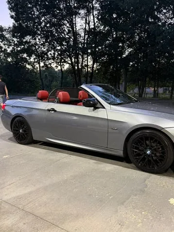 BMW E93 2010 photo 3