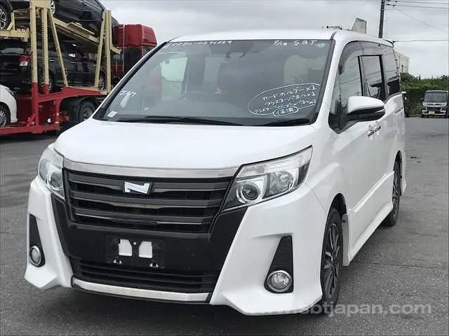Toyota Noah 2017 photo 2