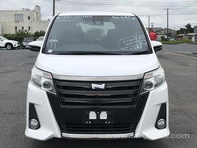 Toyota Noah 2017 photo 5