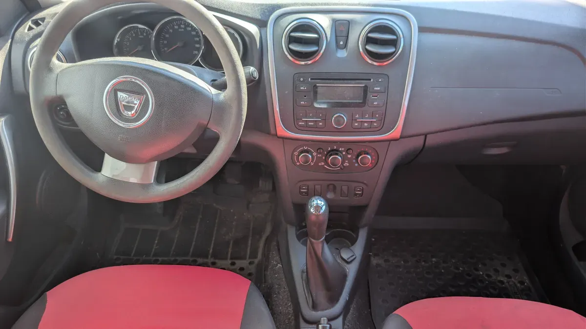 Dacia Sandero 2016 photo 2