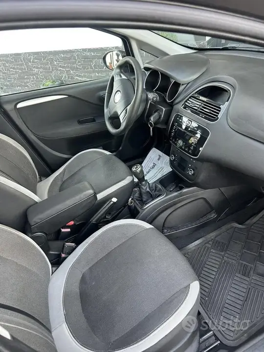 Fiat Punto 2012 photo 2