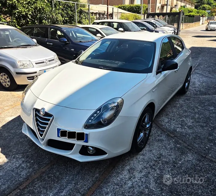 Alfa Romeo Giulietta 2014 photo 3