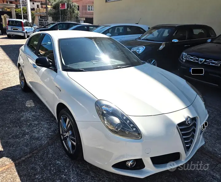 Alfa Romeo Giulietta 2014 photo 2