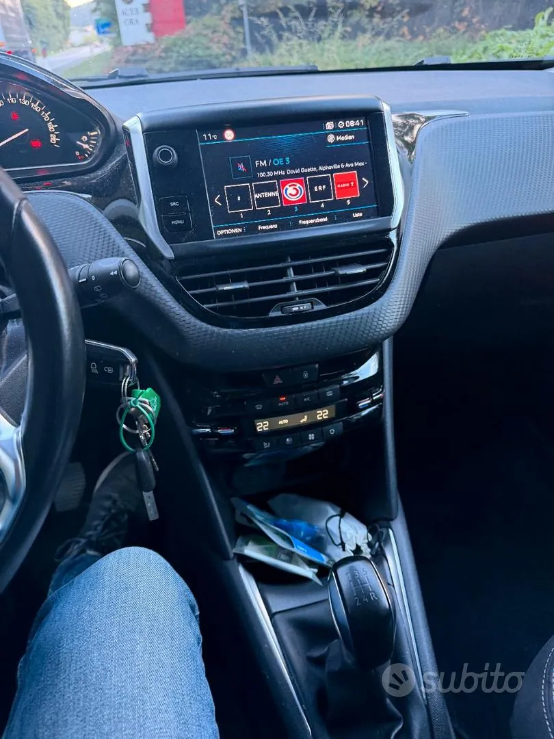 Peugeot 208 2019 photo 4