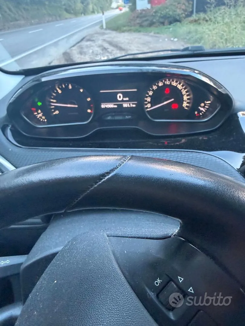 Peugeot 208 2019 photo 3