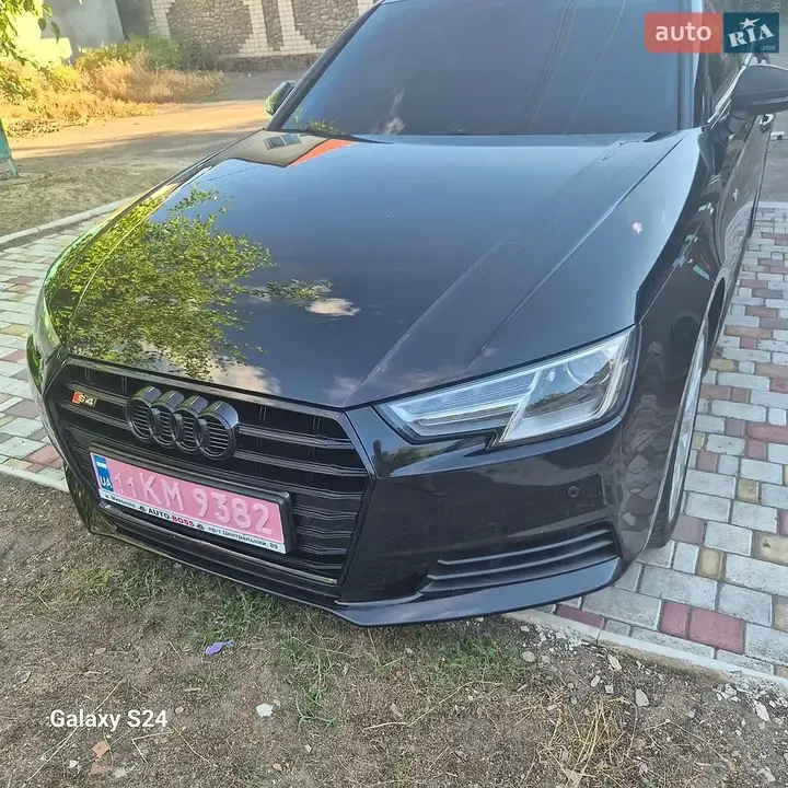 Audi A4 2017 photo 2
