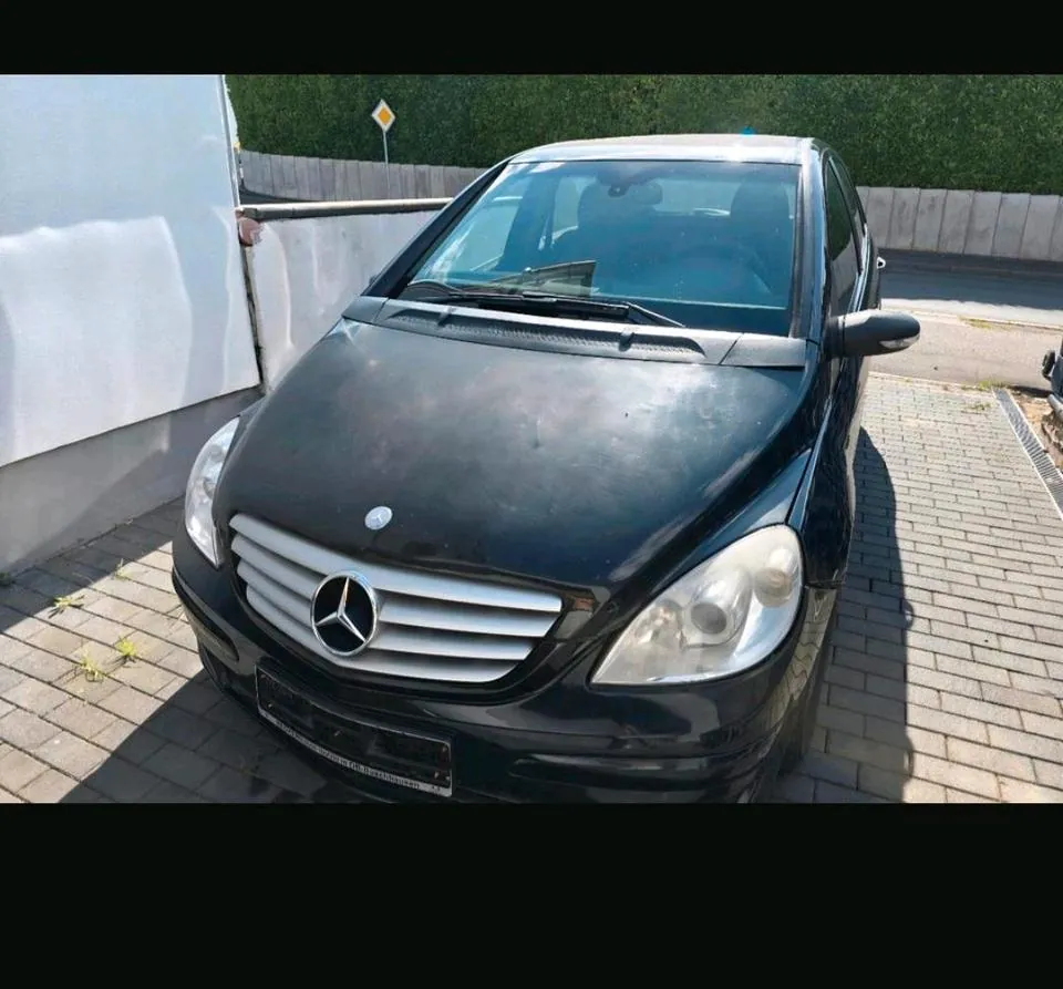 Mercedes-Benz B180