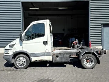Iveco Daily 2005 photo 2