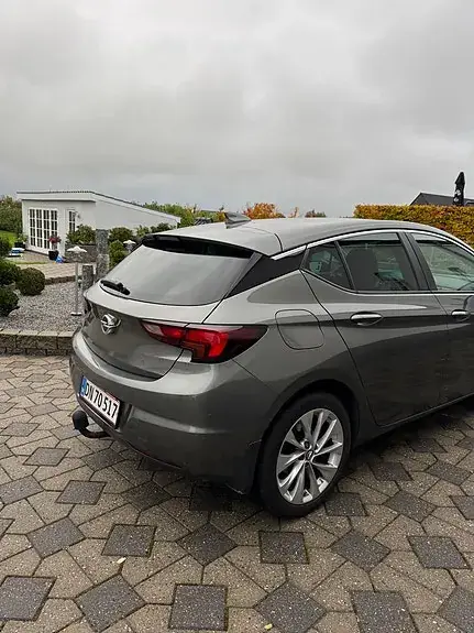 Opel Astra 2017 photo 2
