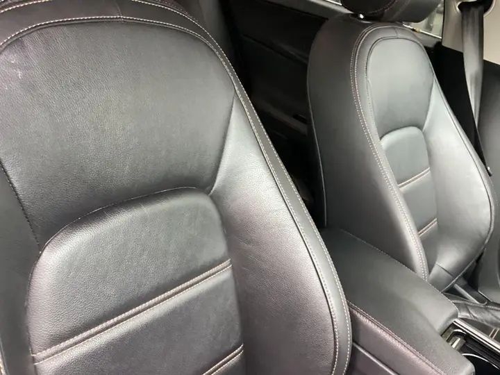 Jaguar Xe 2019 photo 4