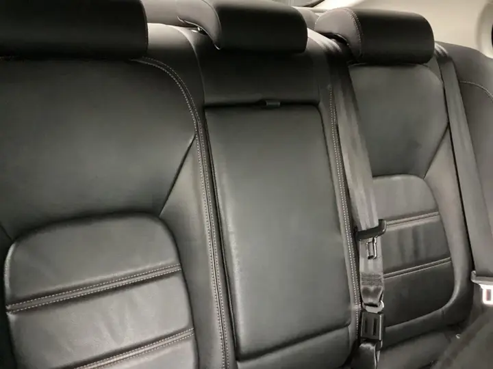 Jaguar Xe 2019 photo 5
