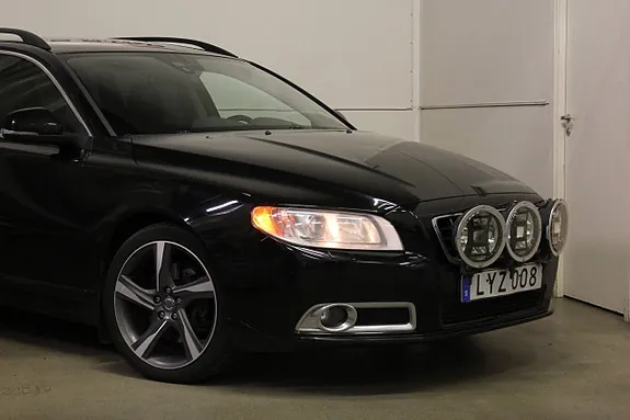 Volvo V70 2012 photo 2