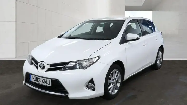 Toyota Auris 2013 photo 3