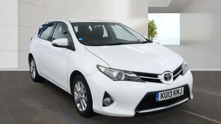 Toyota Auris 2013 photo 2