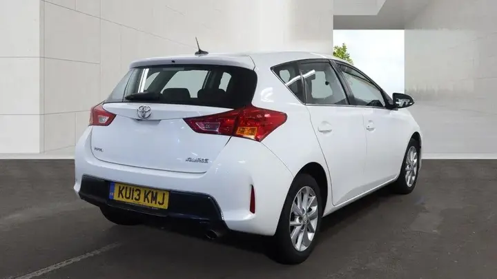 Toyota Auris 2013 photo 5
