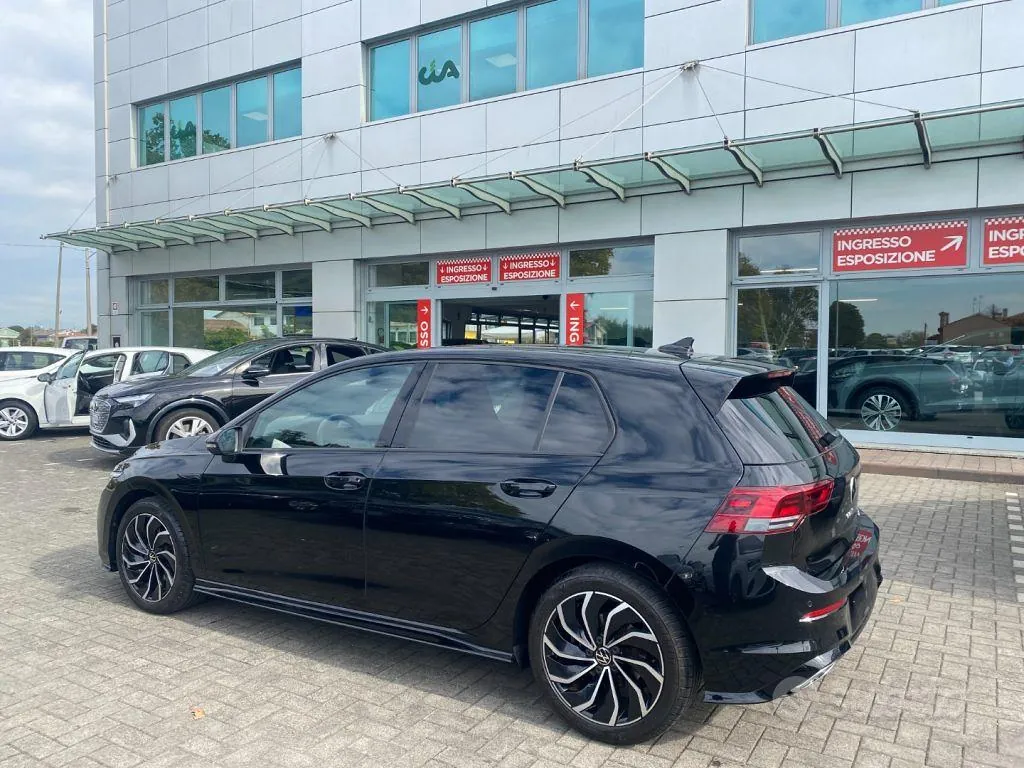 Volkswagen Golf 2024 photo 3