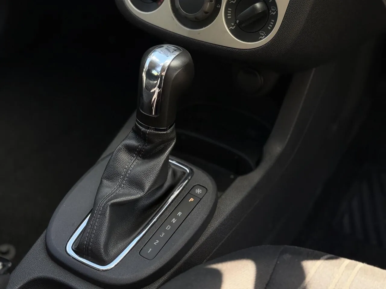 Vauxhall Corsa 2009 photo 2