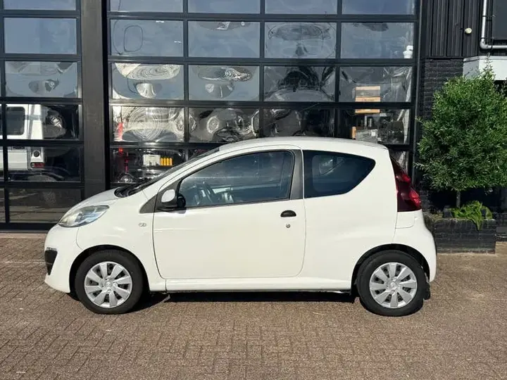 Peugeot 107 2013 photo 3