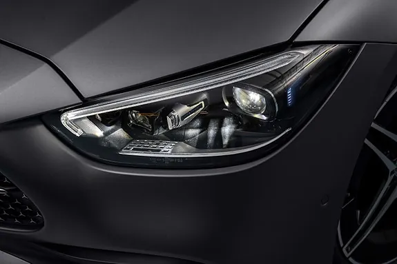 Mercedes-Benz C300 E 2023 photo 3