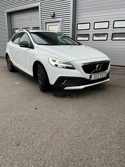 Volvo V40 Cross Country 2019 photo 2