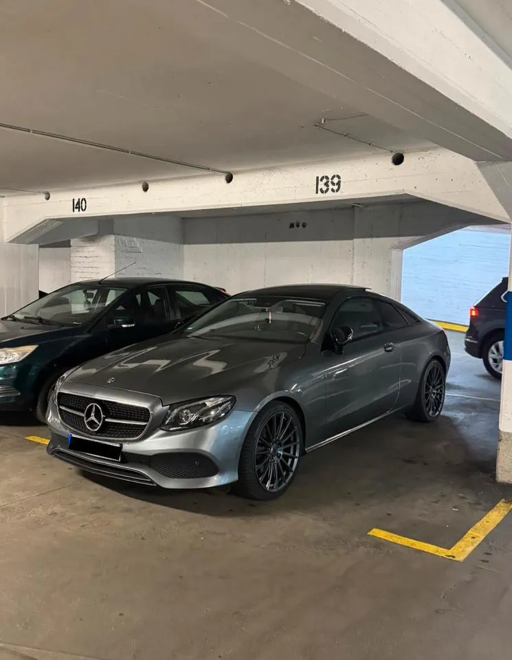 Mercedes-Benz E 220D