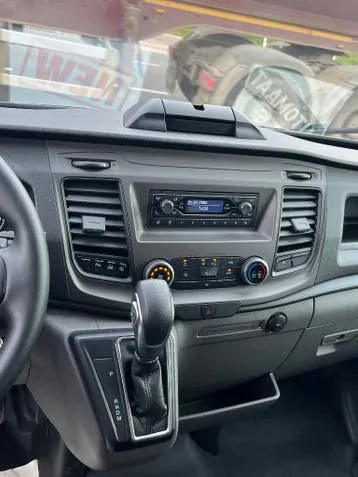 Ford Transit 2023 photo 2
