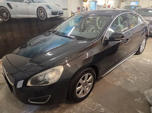 Volvo S60 2012 photo 2