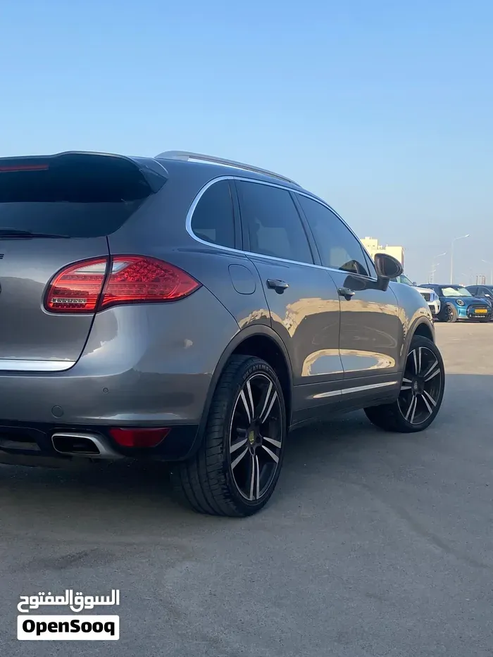 Porsche Cayenne 2012 photo 2