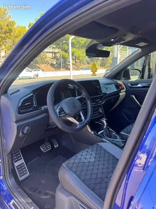 Volkswagen T-Roc 2023 photo 2
