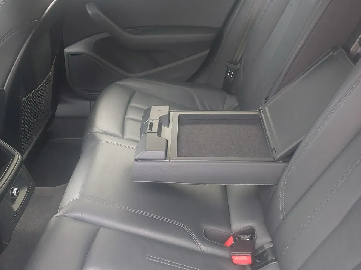 Audi A4 2018 photo 2