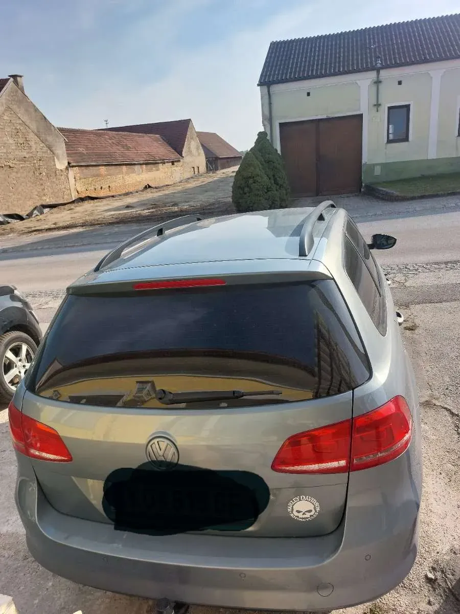 Volkswagen Passat 2012 photo 2
