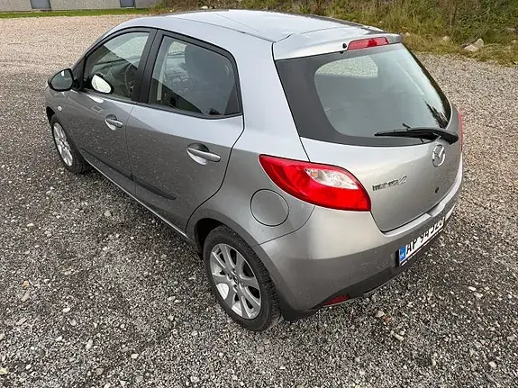 Mazda 2 2014 photo 2